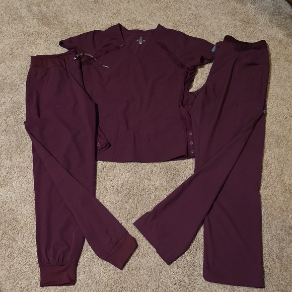 Med Couture Burgundy Scrub Set - Picture 1 of 1